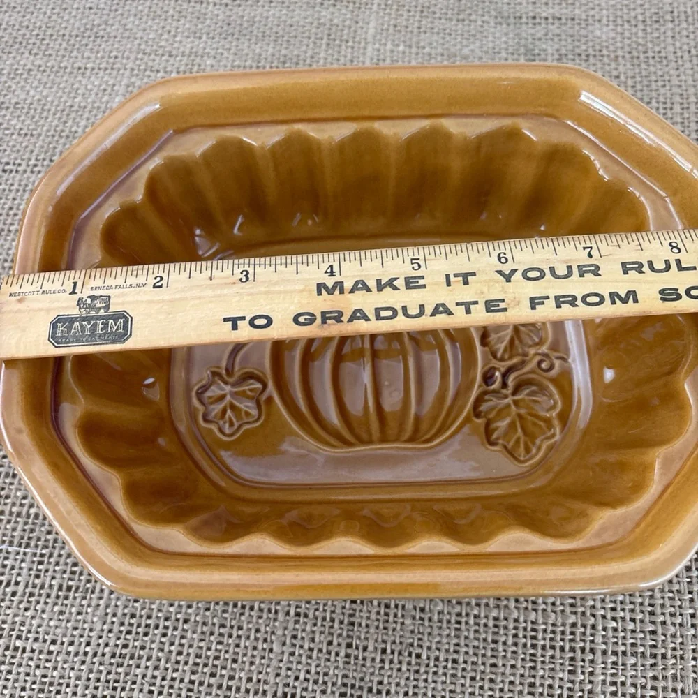 Crate & Barrel Ceramic Stoneware Pumpkin Cake Bread Baking Dish Gel Mold